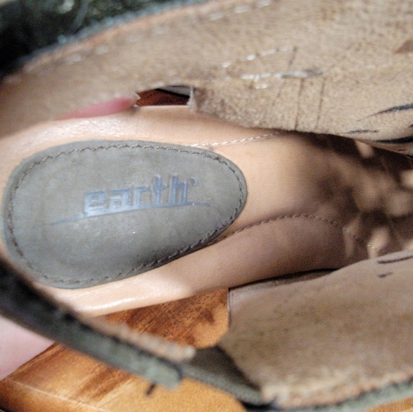 Earth Olive Green Leather Heeled Sandals Oerforated Design Lace up Size 9 D Wide - Picture 15 of 17